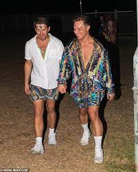 Hugh sheridan has opened up about his new romance with model kurt roberts, confirming speculation the pair began seeing each other this summer. Freedomroo Actor Hugh Sheridan Beams As He Packs On The Pda With His Hunky New Fiance Kurt Roberts Australiannewsreview