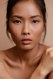 Der matte, orangerote lippenstift wirkt frisch und . Trend Fur 2021 Naturliche Make Up Looks Seduction Magazin