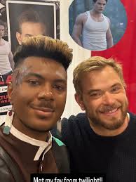 Forever a Caroline and Tyler girl ❤️ thanks for the best weekend @epiccons  and for the best travel partner @suziepittman13 !! 🧛🫶🖤 @michaeltrevino  @candiceking