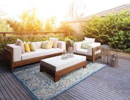 To create a cozy border, allow an additional 30 on each side of the bed for the ideal rug size. How To Choose An Outdoor Rug For Your Porch Or Patio Rug Home
