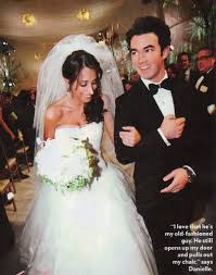 Kevin Jonas And Danielle Deleasa Wedding Photo Celebrity Weddings Celebrity Wedding Photos Celebrity Bride