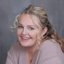 Courtney Shipley's Instagram, Twitter & Facebook