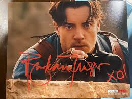 Mary was too surprise when I asked her to autograph my arm.