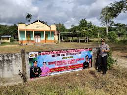 Berikut ini ucapan selamat natal untuk status di media sosial maupun dikirim melalui sms, lewat whatsapp, status facebook ataupun twitter: Polsek Sungai Betung Pasang Spanduk Ucapan Selamat Natal Disetiap Gereja Suarakalbar Co Id Referensi Masyarakat Kalimantan Barat