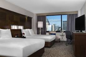 10 hotels with rooms with 2 queen beds