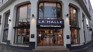 Aujourd'hui, la halle aux chaussures propose une collection de chaussures tendances, sportives, citadines, élégantes ou confortables pour toute la famille : La Halle Aux Chaussures Chaussures Paris 10eme 75010 Faubourg Saint Martin Adresse Horaire Et Avis
