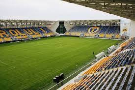 Andone spune că arpad paszkany a cheltuit sume impresionate de bani la cfr cluj şi dă stadionul drept exemplu, unde a investit în jur de 25 de milioane de euro. Bunurile Stadionului Ilie OanÄƒ Din PloieÈ™ti Au Fost Scoase La Vanzare BÄƒncile De Rezerve È™i InstalaÈ›ia De Sonorizare IntrÄƒ La LicitaÈ›ie