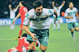 Sport says ozil, accompanied by his wife and son, were yesterday in barcelona. Greats Of The Game Mesut Ozil 2009 Mesut Ozil Pictured In Celebration