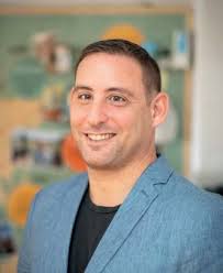 The changing shape of tourism in a decarbonising world