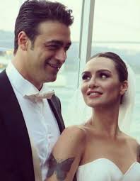 How did merve dizdar, the gülben of masumlar apartmanı, relieve the stress of divorce? Savasci Nin Yildizi Sarp Levendoglu Ile Derya Sensoy Dan Kotu Haber Internet Haber