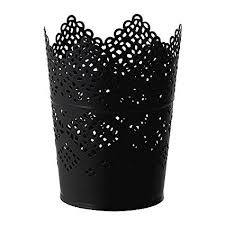 Ikea Kerzenhalter Quot Skurar Quot Teelichthalter Aus Stahl Mit Zarter Spitzenkante Und Schonen Lichteffekten 11cm Hoch Schwarz