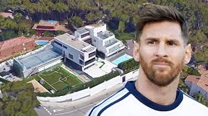 The argentinian has been away on the balearic island. Lionel Messi S House In Barcelona Inside Outside Design Youtube