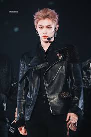 Welcome to stray kids' 1/2 aussie line, rapper, vocalist, rapper, dancer— lee felix! Overheat On Twitter Felix Stray Kids Felix Stray