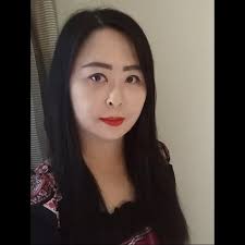 Setelah 43 tahun, aku akhirnya menyadari bahwa, sebagai wanita, jangan  hanya seharian di rumah. Pergi keluar, buat teman baru, dan jalin koneksi  baru. Tugas wanita adalah menghadapi dunia, mengambil risiko, dan hadapi