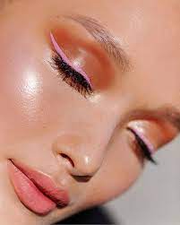 The Biggest 2020 Makeup Trends That You Are About To See Everywhere Page 4 Of 8 Viva Glam Magazine Makeup Trends Eyeshadow Trends Fall Makeup Trend