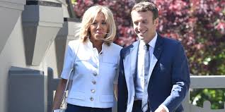 Karl for ever at le grand palais. Brigitte Macron Dans Elle Le Seul Defaut D Emmanuel C Est D Etre Plus Jeune Que Moi