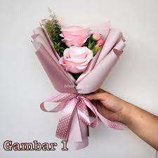 Buket bunga matahari asli sangat tepat untuk kamu berikan kepada seseorang yang kamu anggap penting. Harga Bunga Artificial Wisuda Terbaik Bunga Souvenir Perlengkapan Pesta Juli 2021 Shopee Indonesia