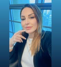 Aline Hanna's Instagram, Twitter & Facebook