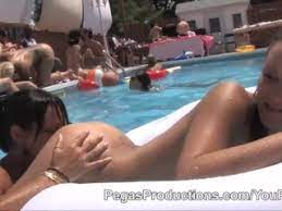 Le dimanche, il va au centre culturel et sportif. Baise En Public A La Piscine Couple Amateur Youporn Red