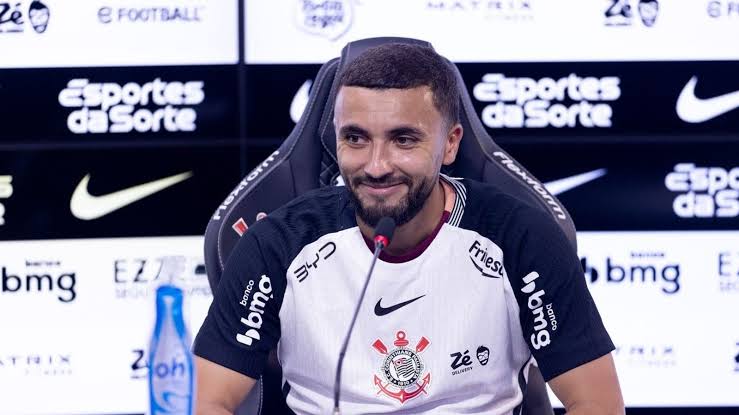 OPORTUNIDADE? Zakaria Labyad é testado na armação e convence Diniz