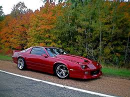 chevy iroc z28 always wanted one of these with a california custom sting ray hood chevy muscle cars classic cars muscle camaro iroc chevy iroc z28 always wanted one of