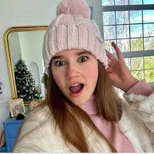 I don't know if this was posted yet but I love Viggo's shirt: 🤣