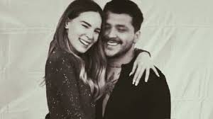 A maría josé en la tercera posición con glenda y belinda en el último puesto con prudence. Belinda Y Christian Nodal Ella Celebro El Cumpleanos 22 De Su Novio Con Tortas De Death Note Y One Piece Rpp Noticias