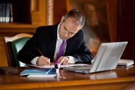 Administratie al unitatii de invatamant. Funeriu Ii DÄƒ Replica Lui Andronescu Legea EducaÈ›iei Din 2011 Introduce Sistemul De Credite Pentru StudenÈ›i Ghinionul Lor E CÄƒ Politruci OfiliÈ›i Ii GuverneazÄƒ Din 2012 Incoace Hotnews Mobile