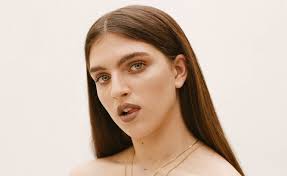 Mae Muller releases a bittersweet gem, entitled, “Pull Up”