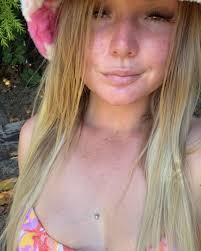 Paige Lindley's Instagram, Twitter & Facebook