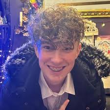 Esther Parsons's Instagram, Twitter & Facebook