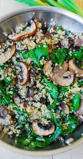 Quinoa Aux Champignons Epinards Ail Et Huile D Olive Fall Winter Spring Whole Food Recipes Food Vegetarian Recipes