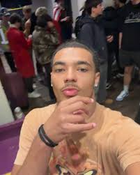 dapped em up but don't got my respect✍️”