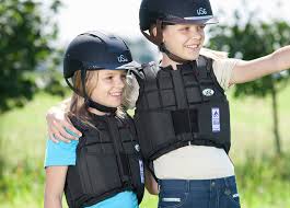 Une protection contre les chutes et piétinements. Comment Choisir Un Gilet De Protection High Tech Pour La Pratique De L Equitation Conseil Cavalier