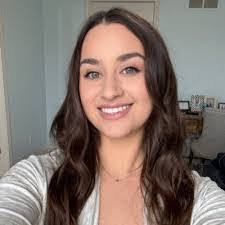 Holly Seay's Instagram, Twitter & Facebook