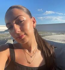 Carly Shapiro's Instagram, Twitter & Facebook