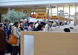 Ministerul afacerilor interne vine în întâmpinarea contribuabililor, persoane fizice, prin extinderea modalităţilor de plată, făcând posibilă şi încasarea de taxe şi impozite în numerar la ghişeele cec bank. Masura Anti Cozi Primaria Oradea Va Taxa Serviciile La Ghiseu Si