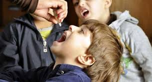 تطعيم شلل الأطفال خلال شهور السنه الاولى نقطتين في الفم حسب الجرعات. Kvghyncp56q Nm