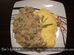 Ciulamaua de ciuperci cu smantana este una din retetele des preparate de mine pentru ca merita. TocÄƒniÅ£Äƒ De Ciuperci Cu SmantanÄƒ Retete Culinare By Teo S Kitchen