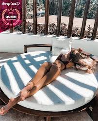 MaxineDi- naked and compelling in her personal video diary