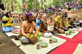 Mereka merupakan pemain musik bambu dari kabupaten enrekang, sulawesi selatan. Ini Dia Destinasi Digital Milik Genpi Enrekang Pasar Mammesa Merdeka Com