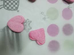 Bonjour, auriez des idées de cadeaux originales pour aider ma fille de 3 ans et demi à fabriquer un petit cadeau en pâte a sel pour la fête des pères en tout cas je vais essayer de faire ca ave cmon fils mais il a 7 mois presque alors c plus compliqué car il ne comprends pas arrete de bouger ecarte. CÅurs En Pate A Sel Pour La Fete Des Meres Ou Fete Des Peres Education Enfance Fr