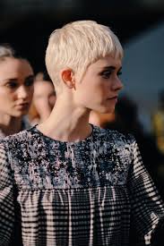 Weitere ideen zu frisuren, frisuren kurz, kurzhaarfrisuren. Kurzhaarfrisuren 2020 Die Schonsten Street Styles Und Fashion Looks Vogue Germany