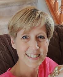 Laura Collinsworth's Instagram, Twitter & Facebook