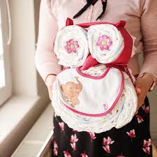 In our area, diaper cakes are not that famous but i have seen these before and i so love the idea of having diaper cakes during baby showers. Adorable Owl Diaper Cake Baby Shower Gift Idea Diy Crafts