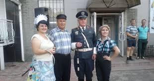 Надежда румянцева, андрей сова, алексей кожевников и др. V Piryatine Ustroili Retro Karnaval Koroleva Benzokolonki Ukraina Tsn Ua