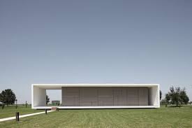 The design of this home couldn't be simpler—or more mesmerizing. Italian Home Architecture Super Minimalist House Design