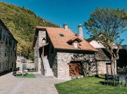 Casa sarasa es una casa de turismo rural en el pirineo aragonés, muy cerca de jaca, san juan de la peña y el monasterio de leyre. Las 10 Mejores Casas Rurales De Pirineo Aragones Espana Booking Com
