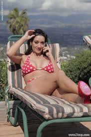 Mature lady Persia Monir sets her D cup boobs free from her bikini top -  PornPics.com