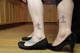 This tattoo includes a simple black inked arrow that appears on the side of the middle finger. 50 Meaningful And Lovely Sister Tattoo Design Ideas Fmag Com